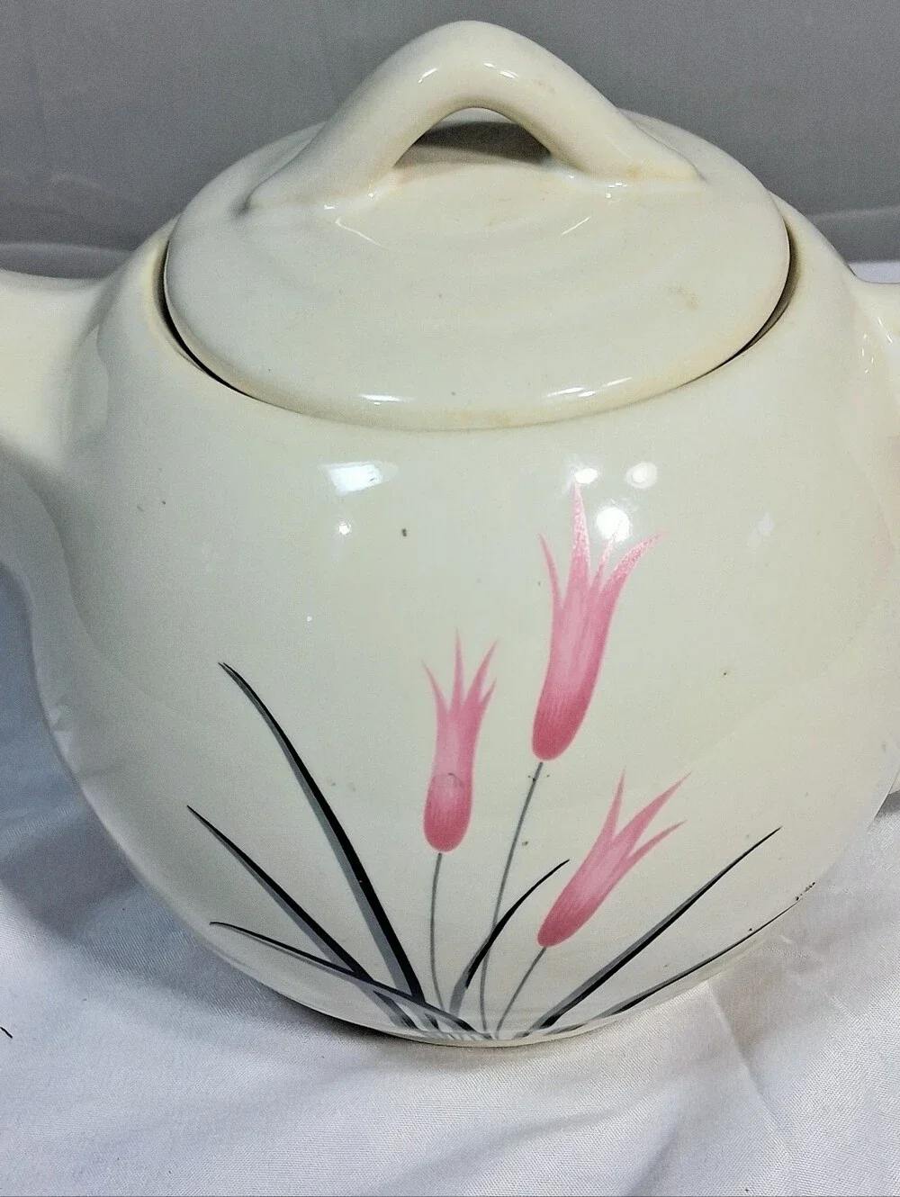 Mid-Century McCoy Pink Flower 8.5